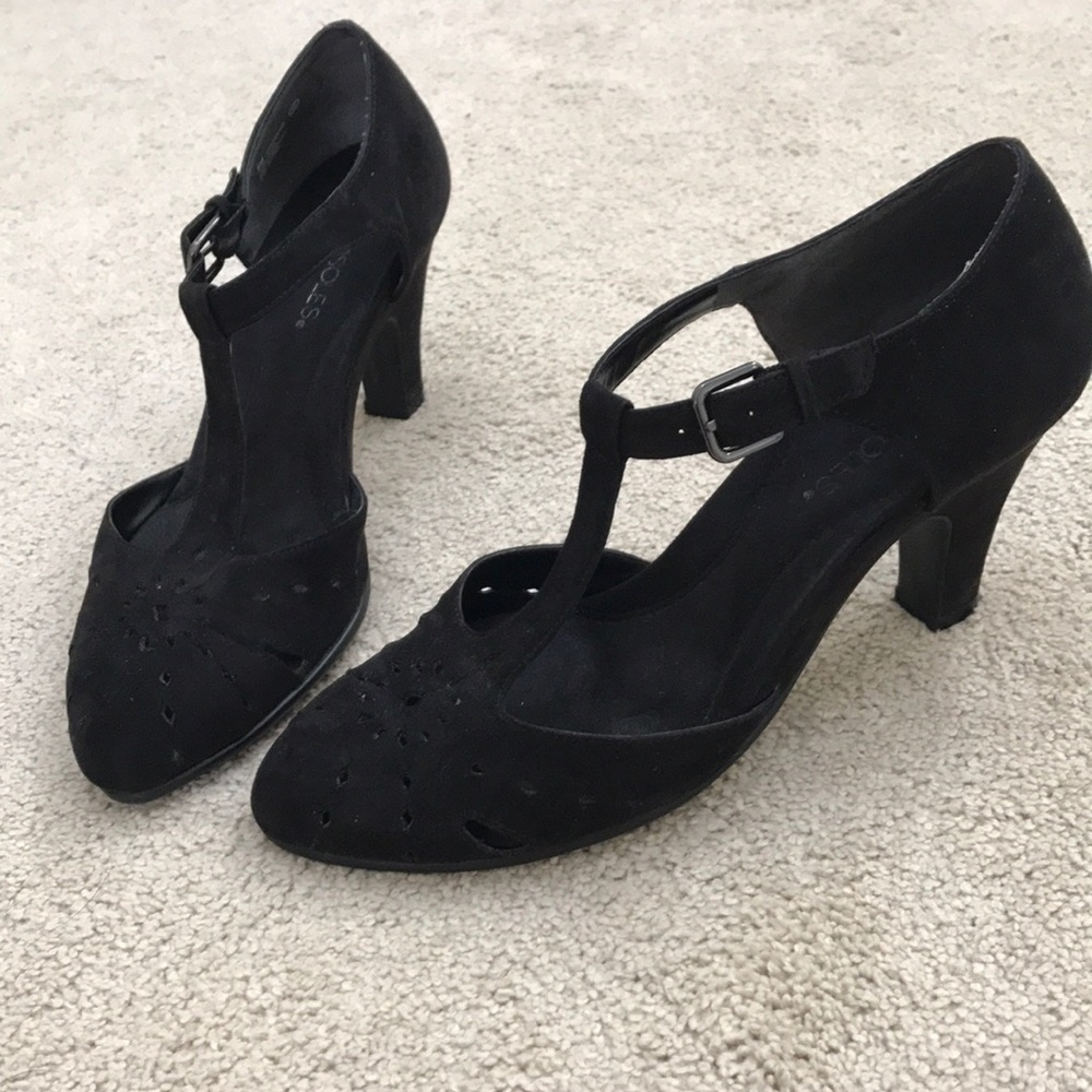 Aerosoles black suede heels with cutouts, 8
